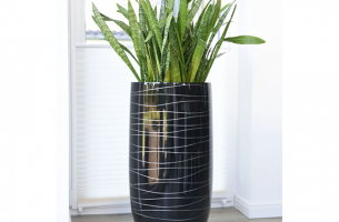 IHD002 - Lacquer  hand-painted planter 